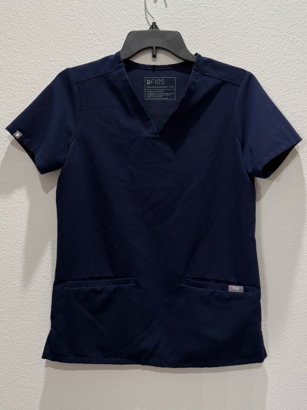 Figs Navy Casma Three-Pocket Scrub Top XS